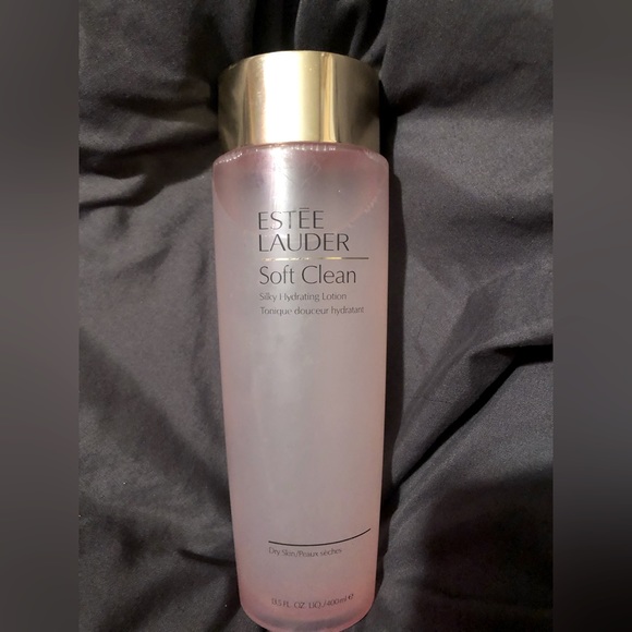 Estee lauder soft clean silky hydrating lotion. - Picture 2 of 4